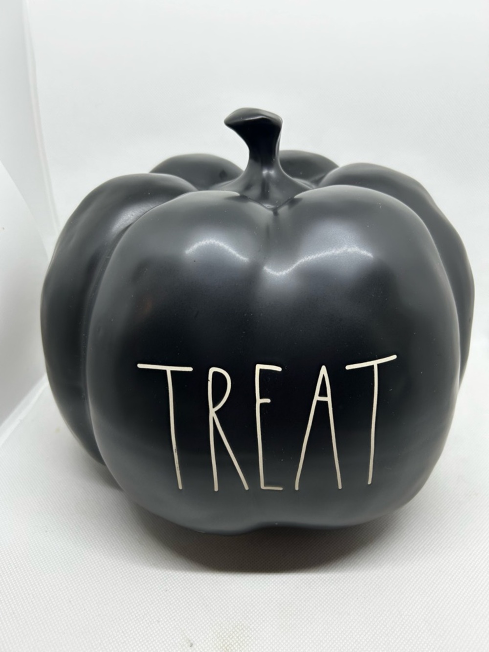 New with tag Rae Dunn Large “Treat” Pumpkin